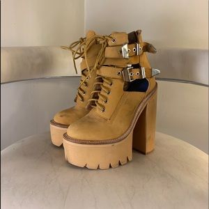 ONE OF A KIND Jeffrey Campbell heeled boots